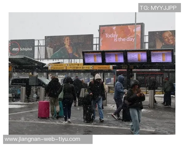 荷兰记者放弃返程航班专程留守参加斯洛特赛前发布会