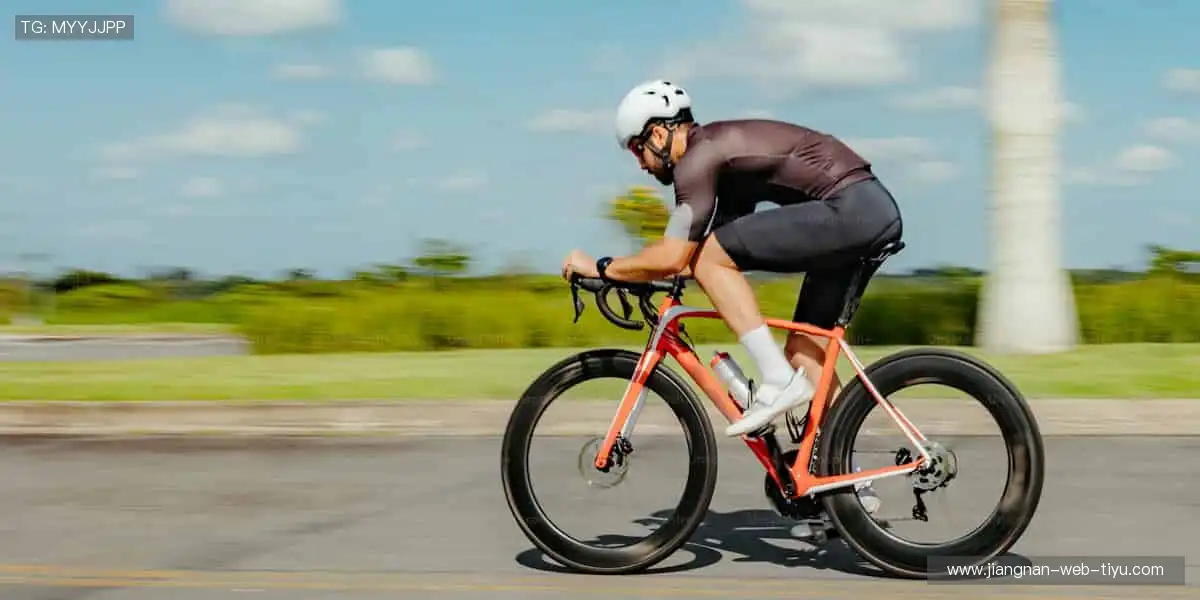 🎮 潮流装备,释放你的运动 DNA!👟